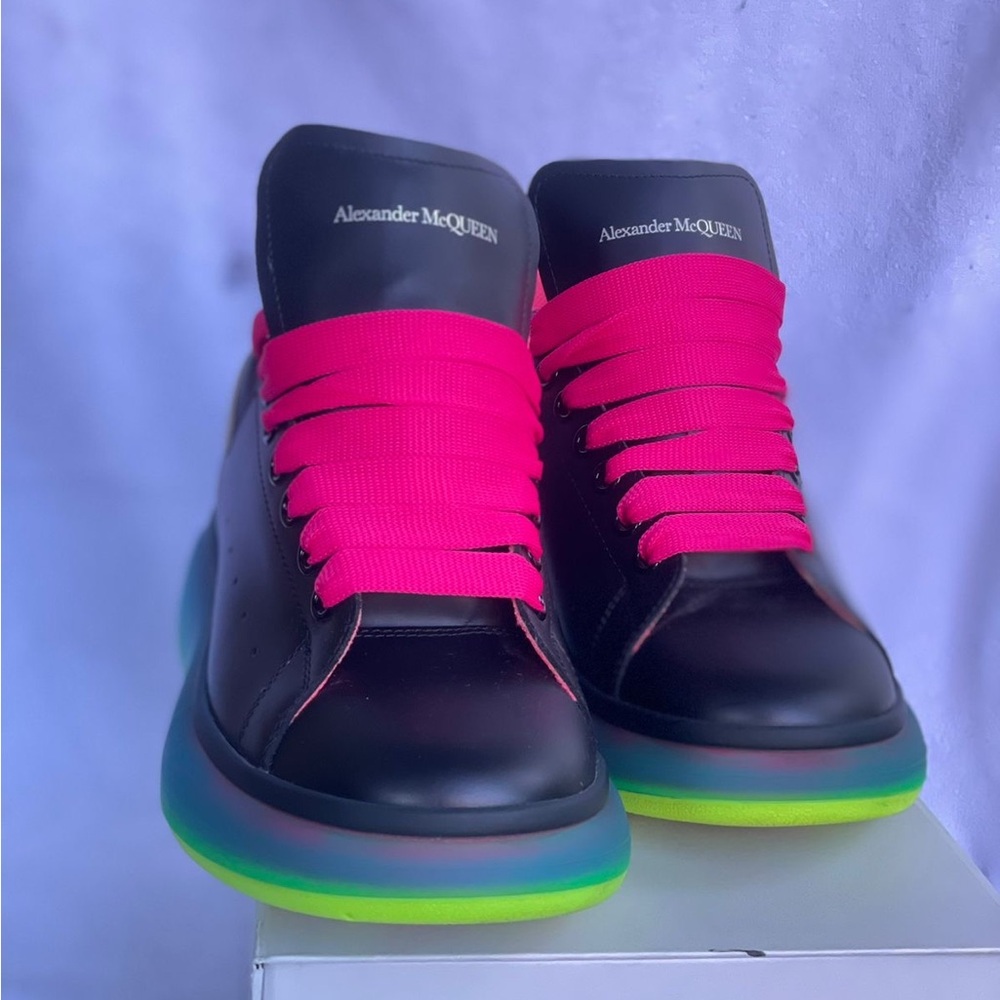 Alexander McQueen Larry sneaker oversized in retro 80s color way